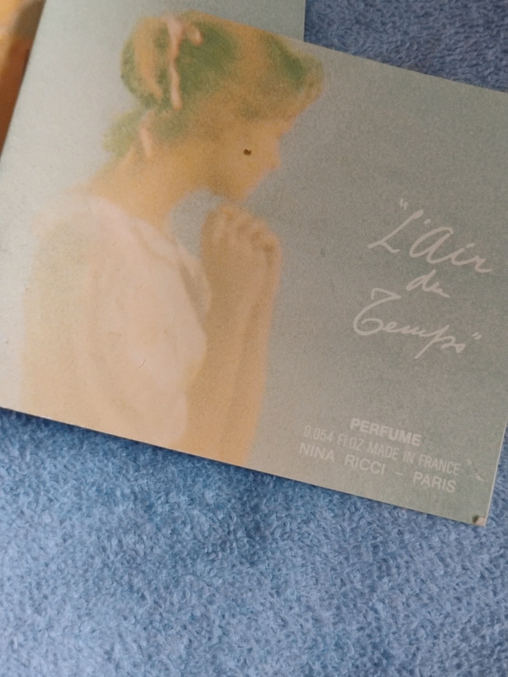 Nina Ricci Samples - Picture 2 of 6